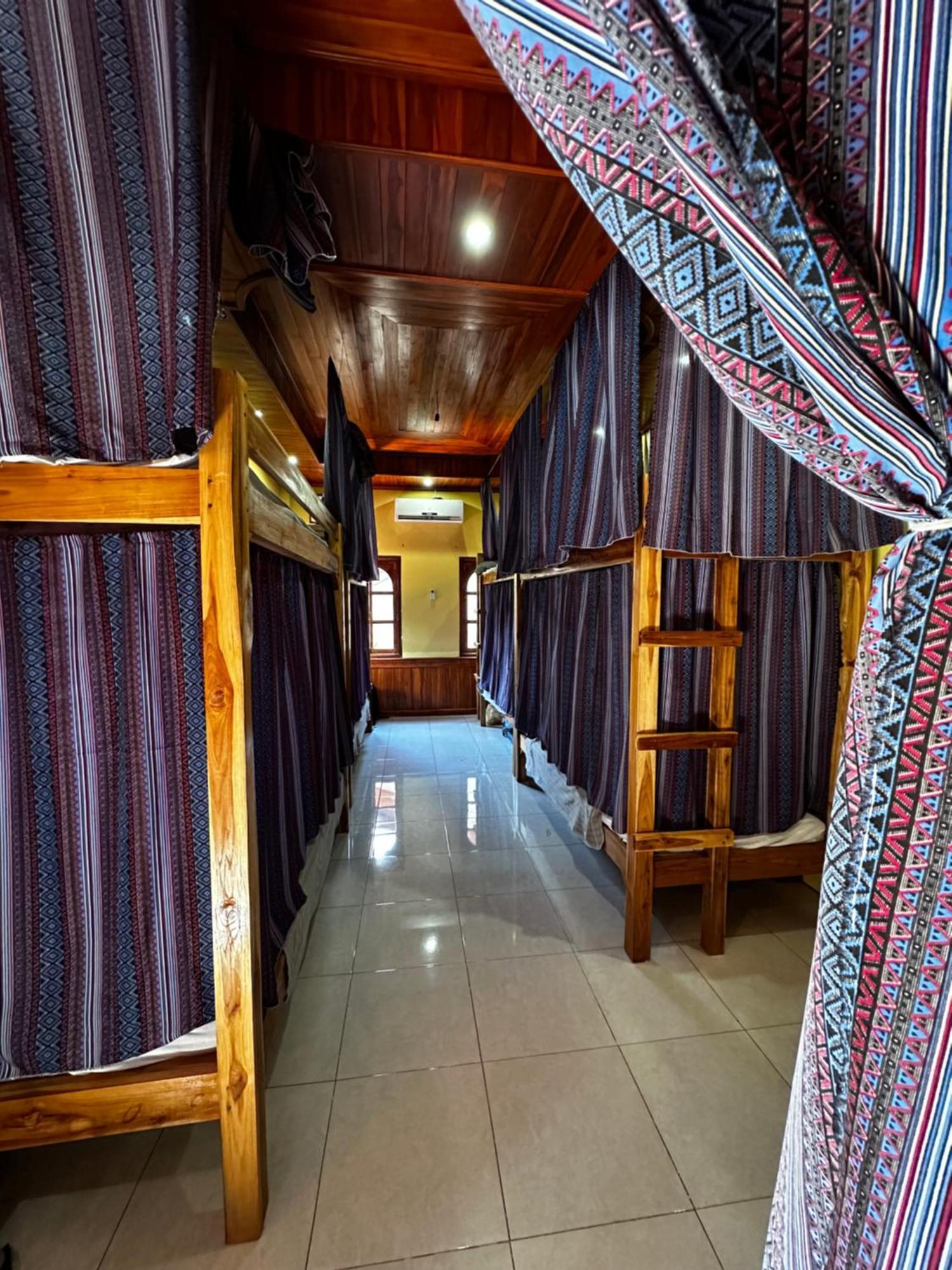 La Casa Nostra Hostel Luang Prabang Exterior photo